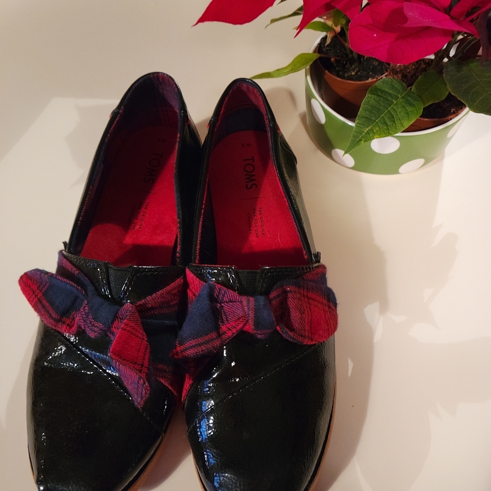 Tom's  Black Patent Leather with bow